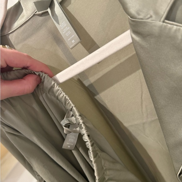 SKIMS Silk Pajama Set XS TALC Green Pant & Button Up Shirt Stretch Silk - Picture 11 of 12